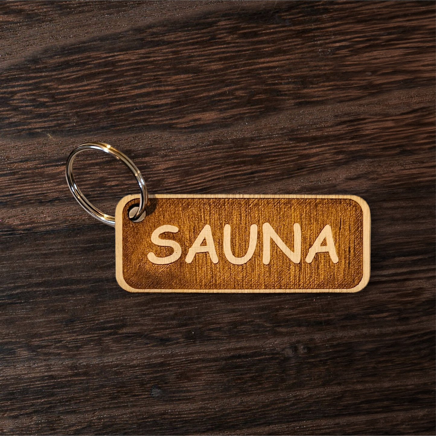Puinen avaimenperä, Sauna -tekstillä