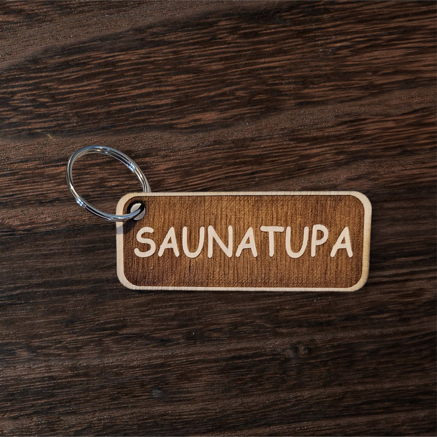 Puinen avaimenperä, Saunatupa -tekstillä